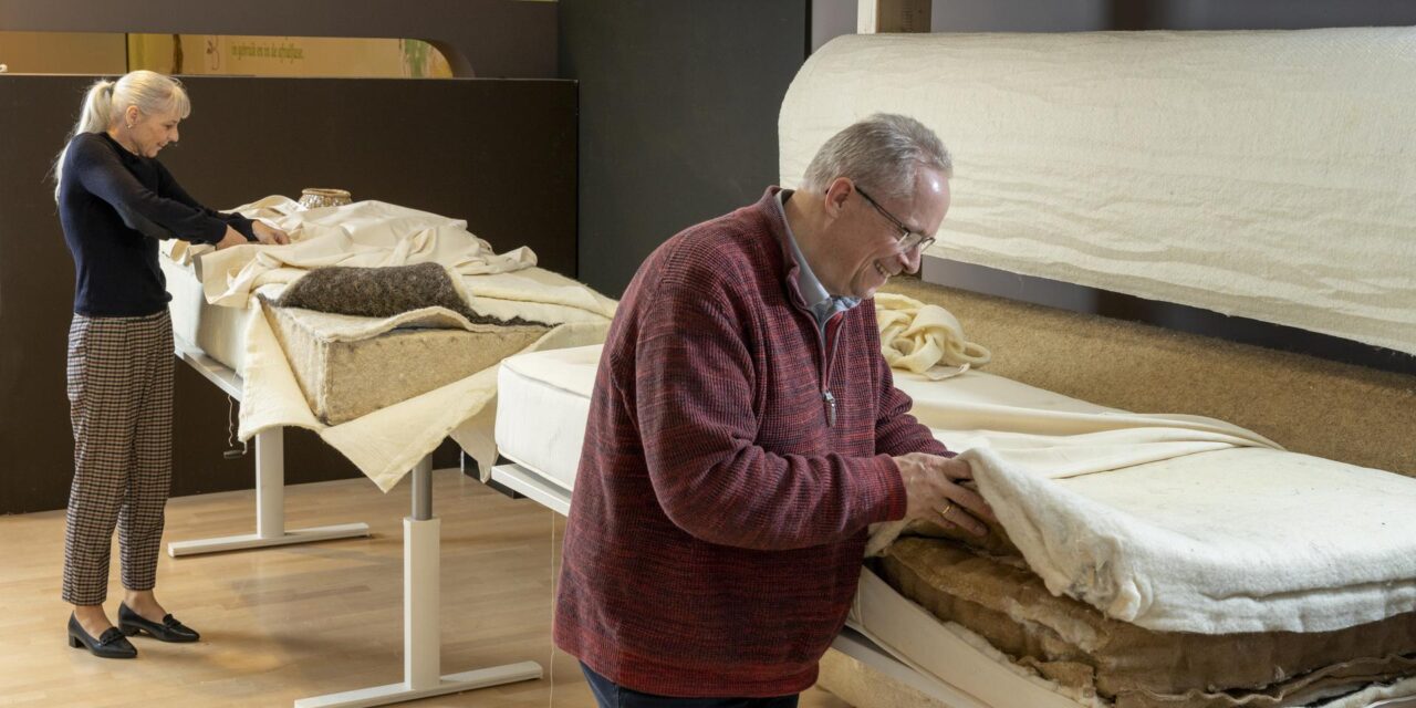 Bedaffair opent eerste reparatie-atelier voor matrassen van natuurlijke materialen