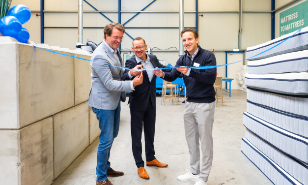 RetourMatras opent ’s werelds eerste disassemblage-locatie voor circulaire matrassen met techniek van Auping